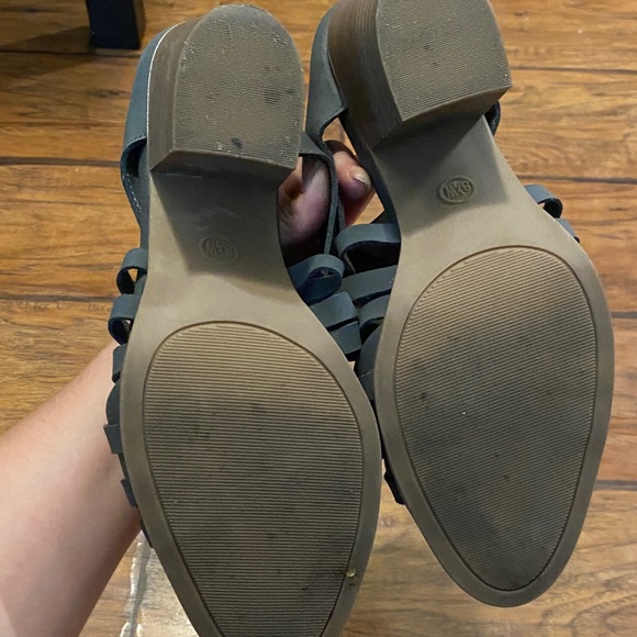 Universal Thread Women's Gray Strappy Heeled Sandals size 8.5W - Picture 6 of 11